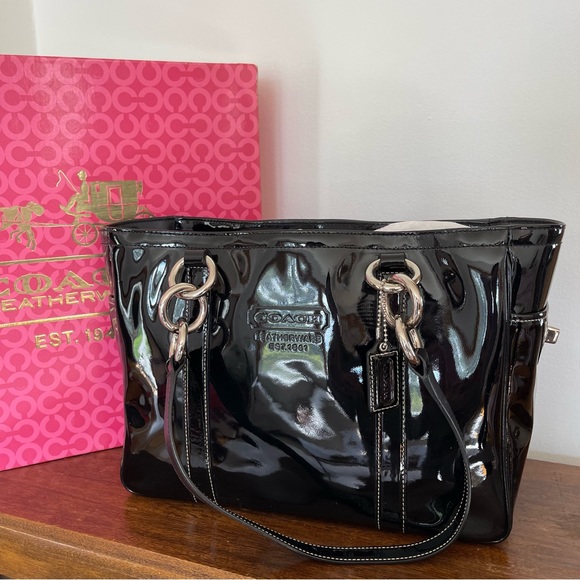 COACH Patent Leather E/W Gallery Tote NWOT - Picture 2 of 3